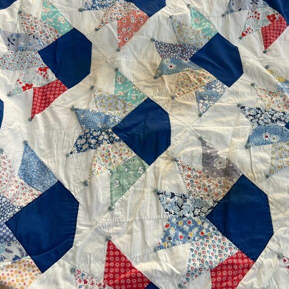 Handmade Fan Quilt Patchwork Floral Pattern Reversible 71.5"x 67" - Picture 7 of 16